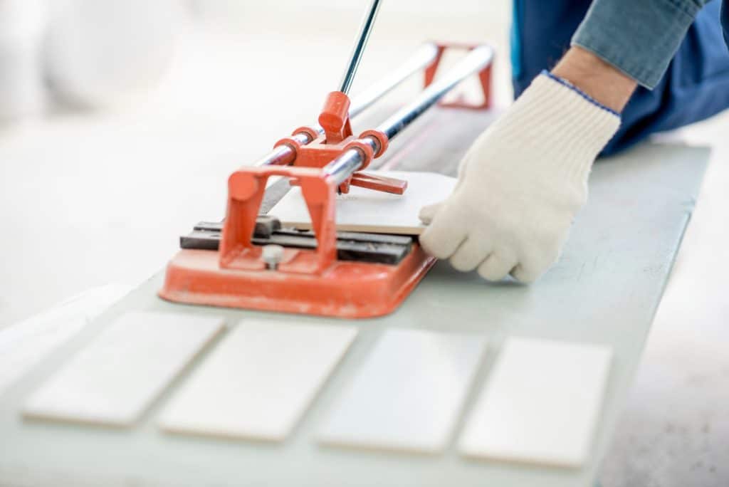 Cutting tiles